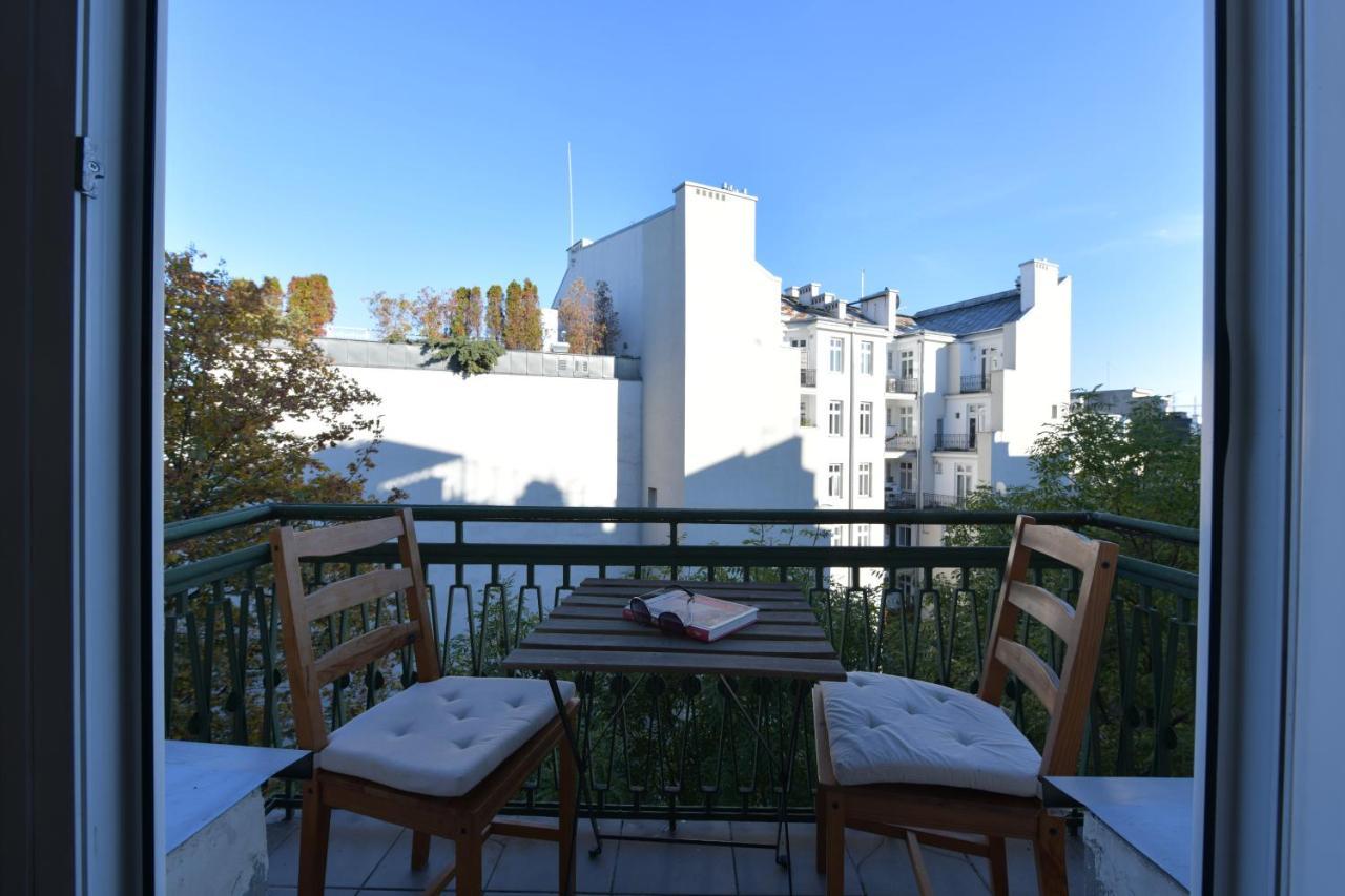 Wilcza 3: Spacious 4-Person Apartment with Courtyard Balcony Warsaw Exterior photo